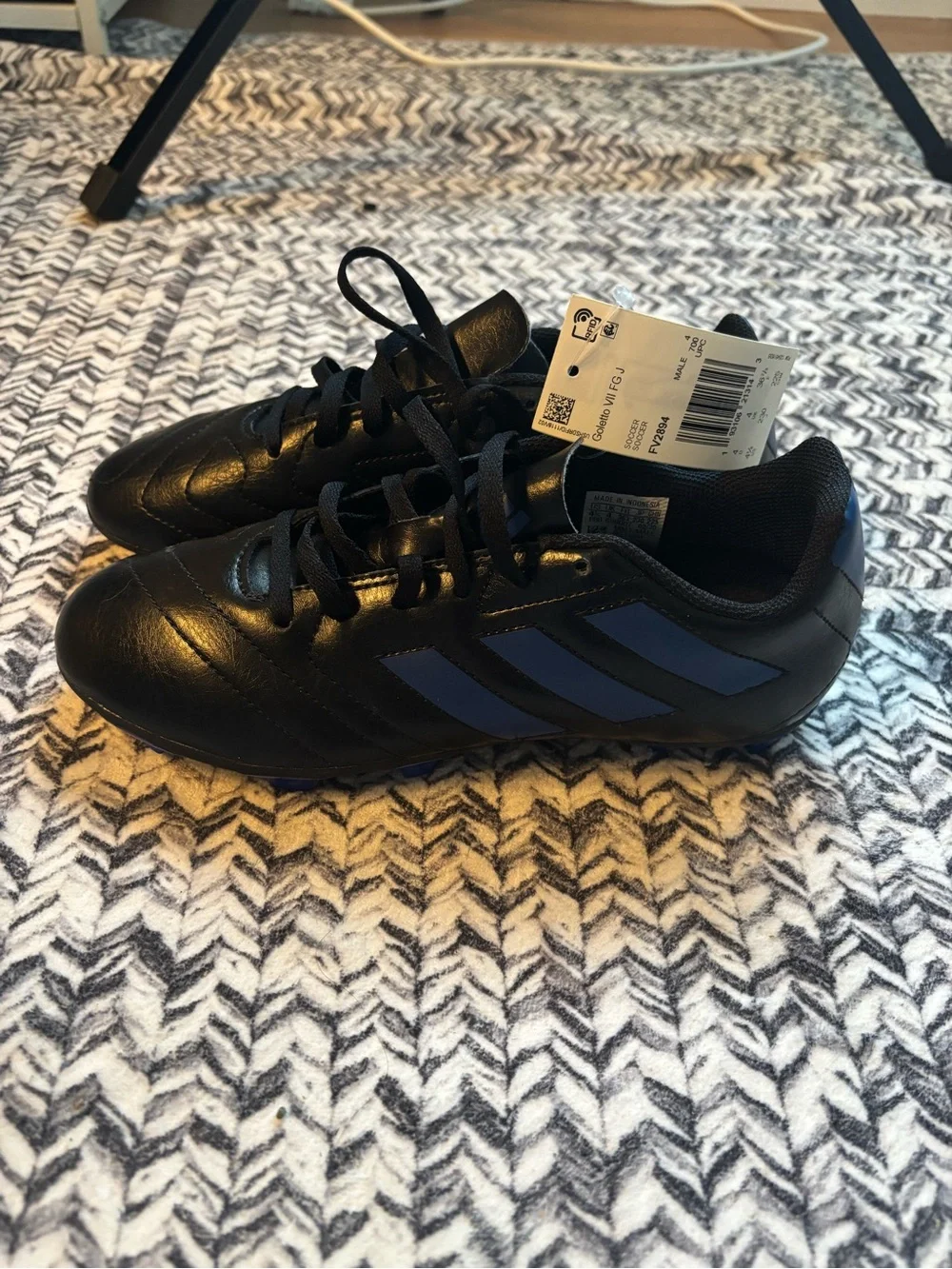 Brand New NWT Adidas Goletto Boys Sports Soccer Cleats Black and Blue size 4.5